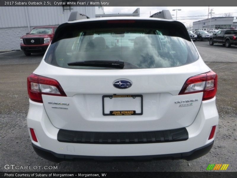 Crystal White Pearl / Warm Ivory 2017 Subaru Outback 2.5i