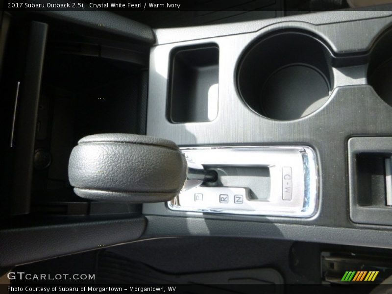 Crystal White Pearl / Warm Ivory 2017 Subaru Outback 2.5i