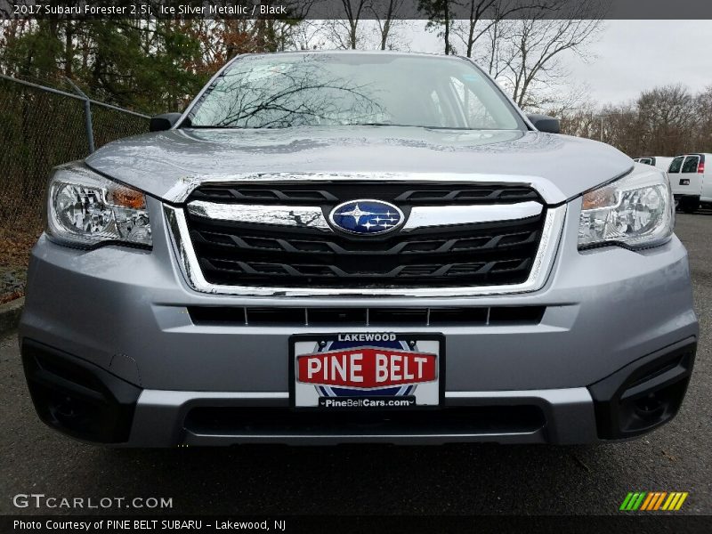 Ice Silver Metallic / Black 2017 Subaru Forester 2.5i