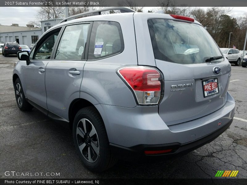 Ice Silver Metallic / Black 2017 Subaru Forester 2.5i