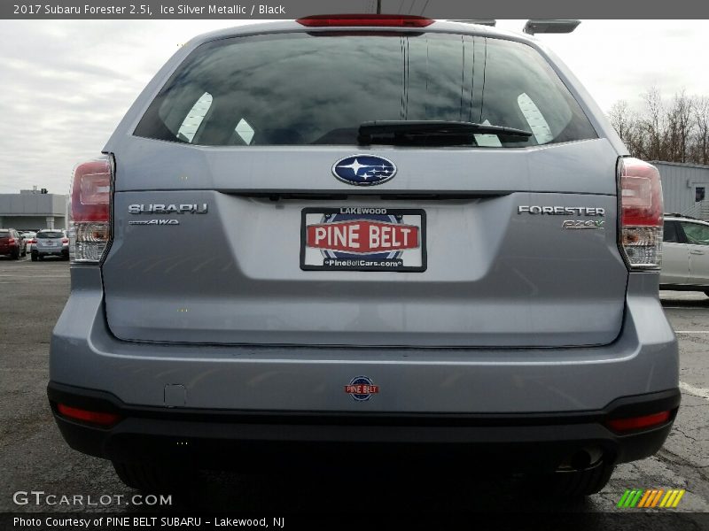 Ice Silver Metallic / Black 2017 Subaru Forester 2.5i