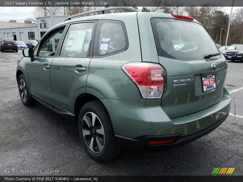 Jasmine Green Metallic / Gray 2017 Subaru Forester 2.5i