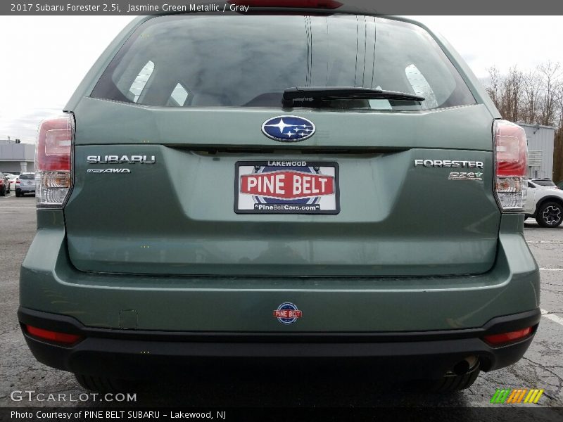 Jasmine Green Metallic / Gray 2017 Subaru Forester 2.5i