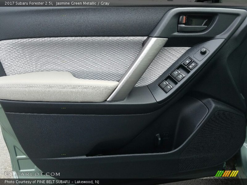Jasmine Green Metallic / Gray 2017 Subaru Forester 2.5i