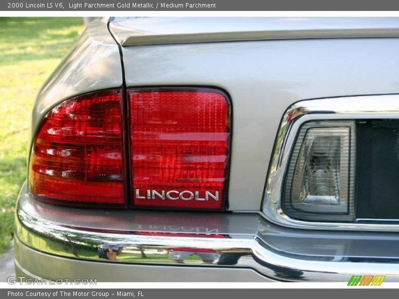 Light Parchment Gold Metallic / Medium Parchment 2000 Lincoln LS V6