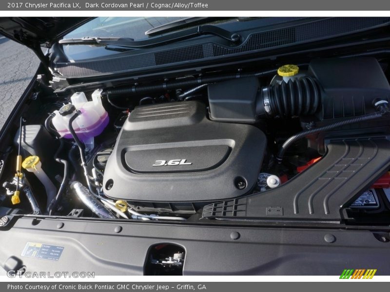 Dark Cordovan Pearl / Cognac/Alloy/Toffee 2017 Chrysler Pacifica LX