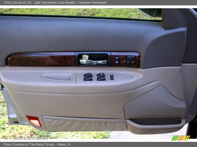 Light Parchment Gold Metallic / Medium Parchment 2000 Lincoln LS V6