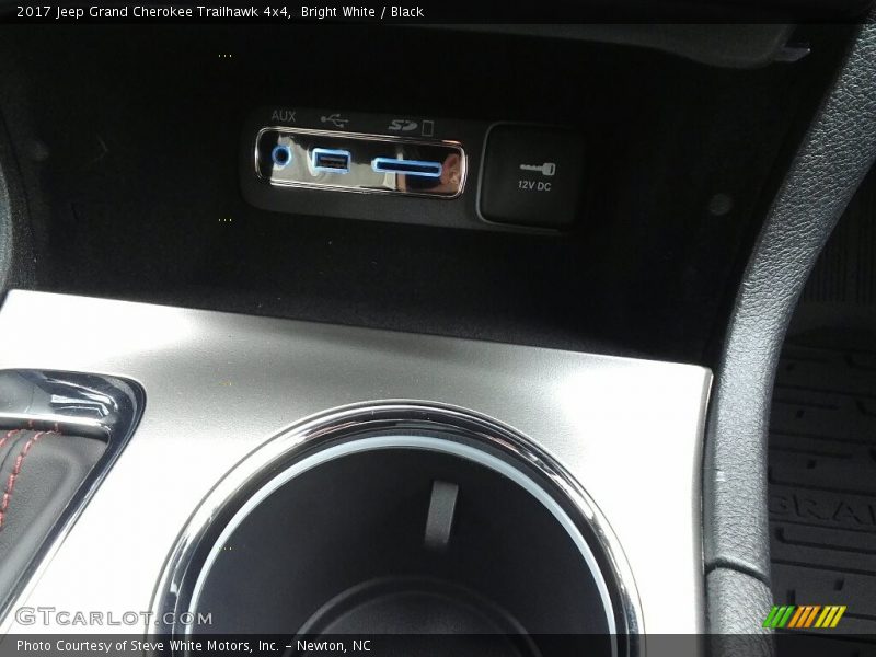 Bright White / Black 2017 Jeep Grand Cherokee Trailhawk 4x4