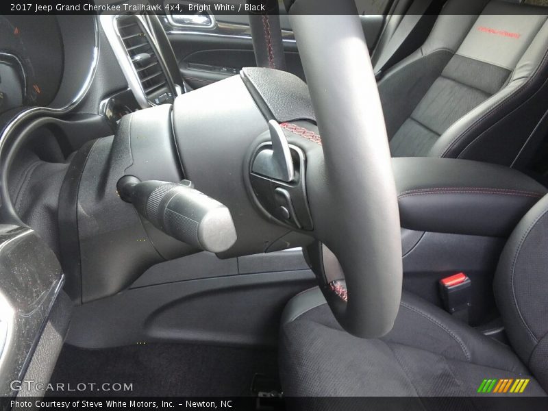 Bright White / Black 2017 Jeep Grand Cherokee Trailhawk 4x4