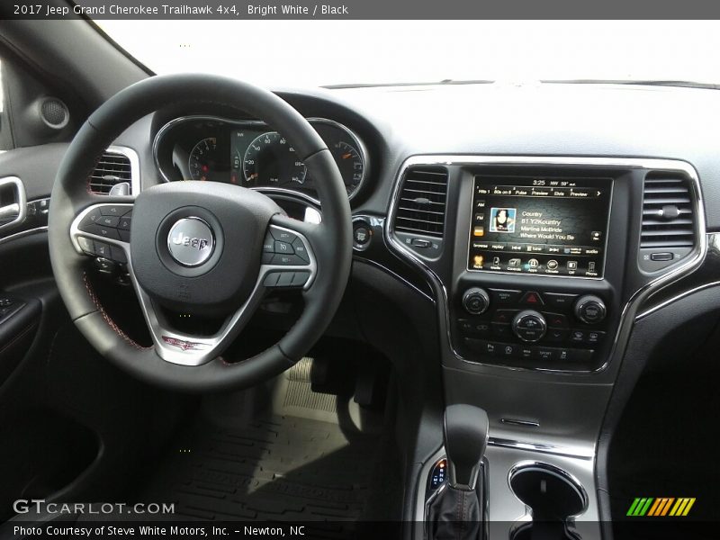 Bright White / Black 2017 Jeep Grand Cherokee Trailhawk 4x4