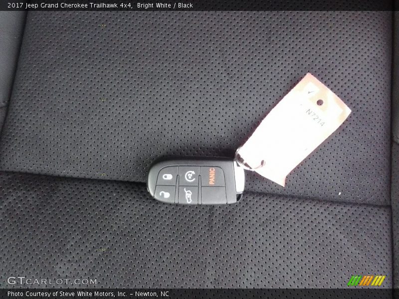 Bright White / Black 2017 Jeep Grand Cherokee Trailhawk 4x4
