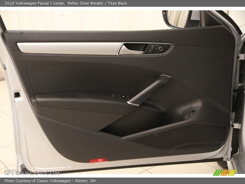 Reflex Silver Metallic / Titan Black 2016 Volkswagen Passat S Sedan