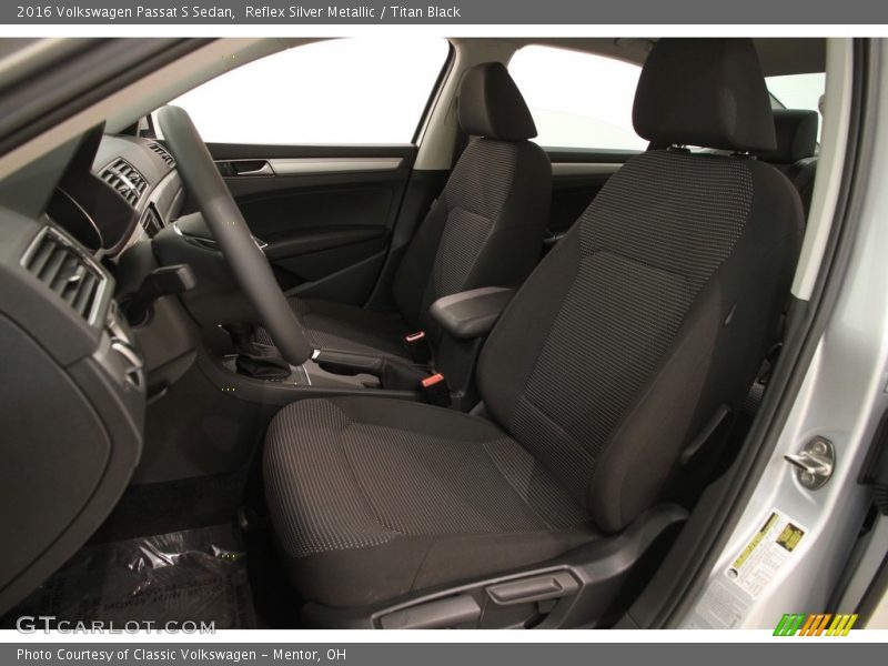 Reflex Silver Metallic / Titan Black 2016 Volkswagen Passat S Sedan