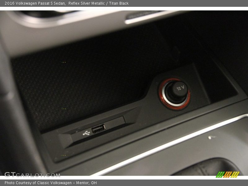 Reflex Silver Metallic / Titan Black 2016 Volkswagen Passat S Sedan