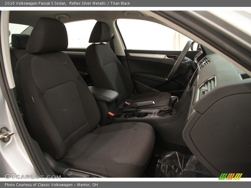 Reflex Silver Metallic / Titan Black 2016 Volkswagen Passat S Sedan