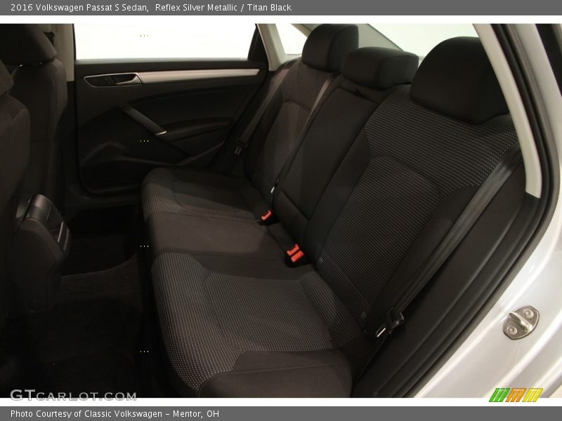 Reflex Silver Metallic / Titan Black 2016 Volkswagen Passat S Sedan