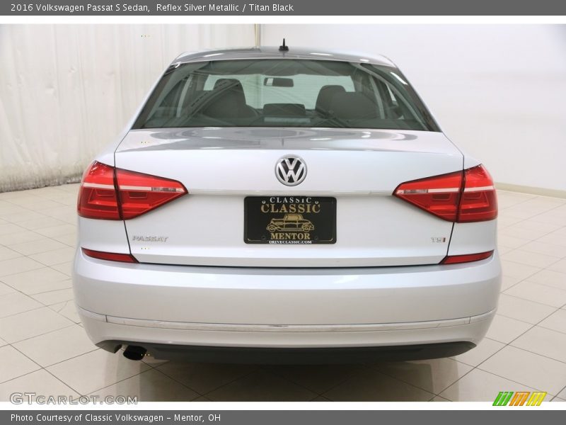 Reflex Silver Metallic / Titan Black 2016 Volkswagen Passat S Sedan