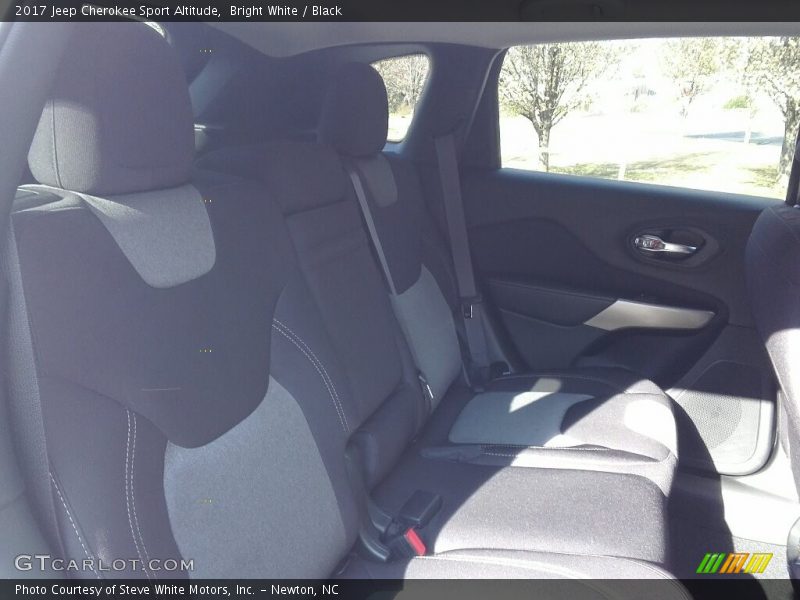 Bright White / Black 2017 Jeep Cherokee Sport Altitude