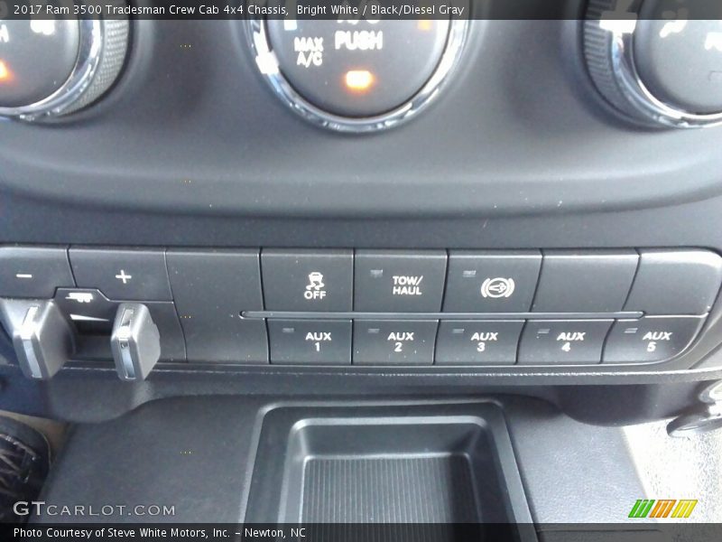 Bright White / Black/Diesel Gray 2017 Ram 3500 Tradesman Crew Cab 4x4 Chassis