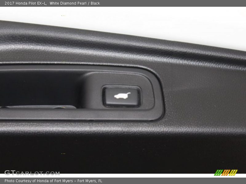 White Diamond Pearl / Black 2017 Honda Pilot EX-L