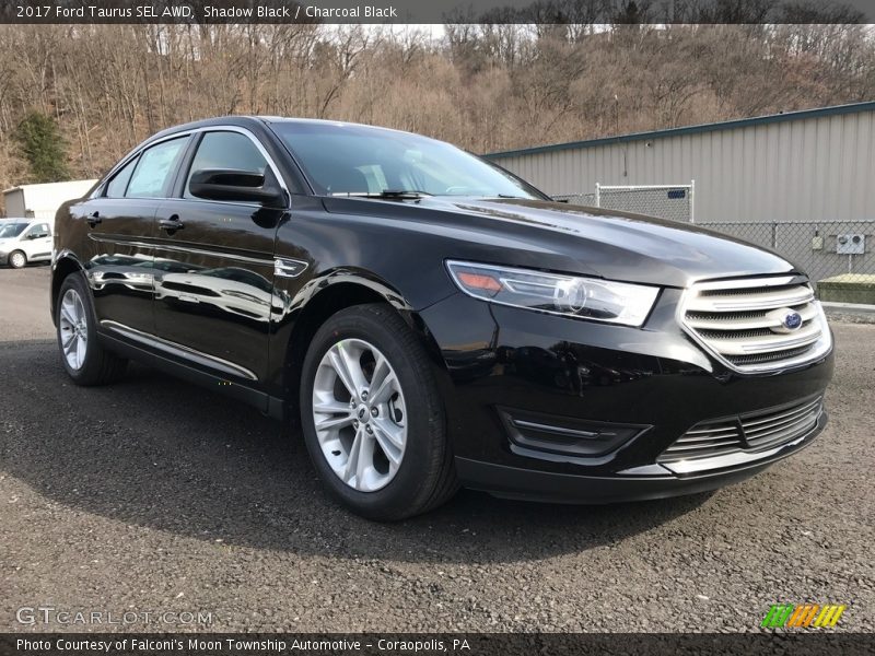 Front 3/4 View of 2017 Taurus SEL AWD