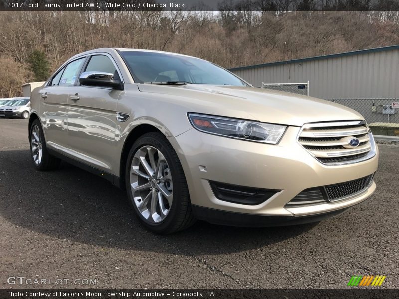 Front 3/4 View of 2017 Taurus Limited AWD