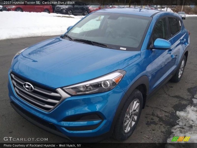 Front 3/4 View of 2017 Tucson SE