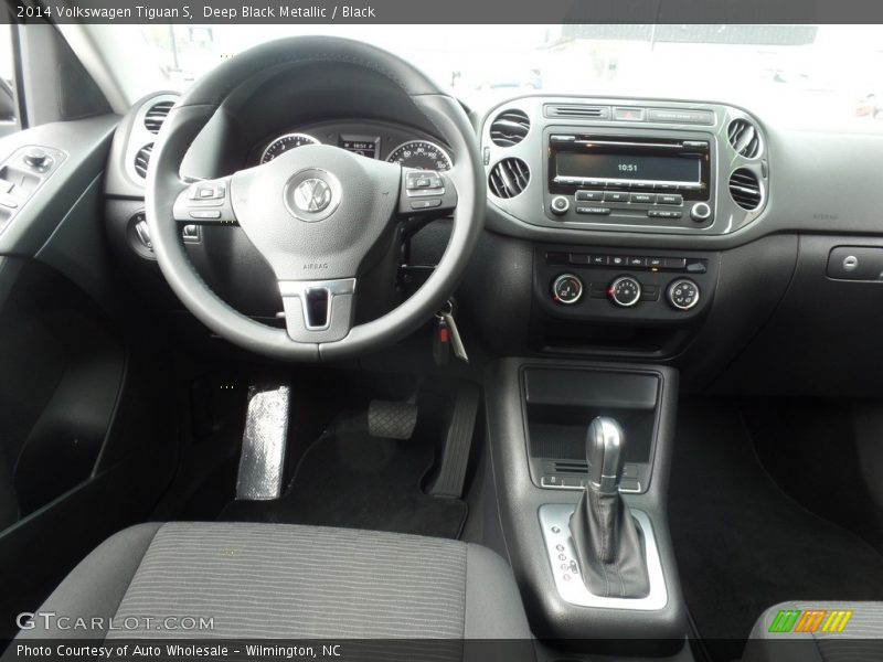 Deep Black Metallic / Black 2014 Volkswagen Tiguan S