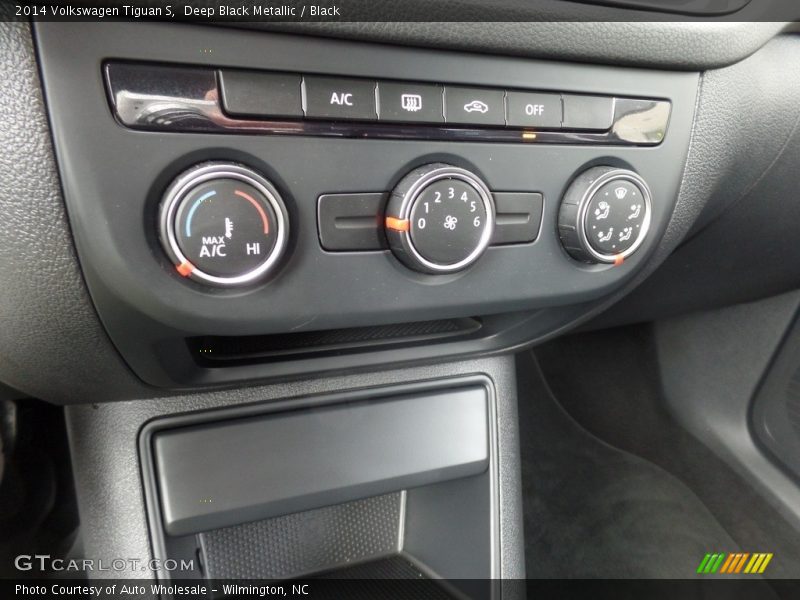 Deep Black Metallic / Black 2014 Volkswagen Tiguan S