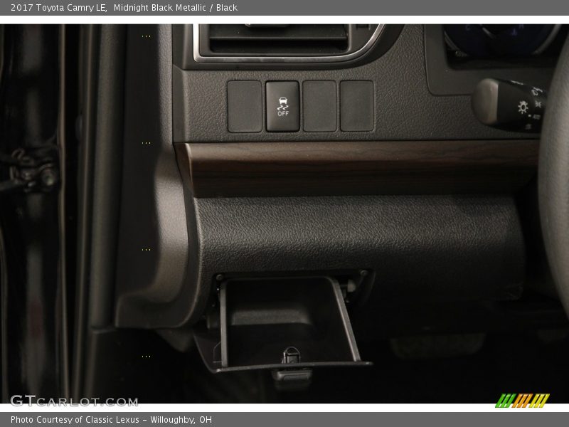 Midnight Black Metallic / Black 2017 Toyota Camry LE