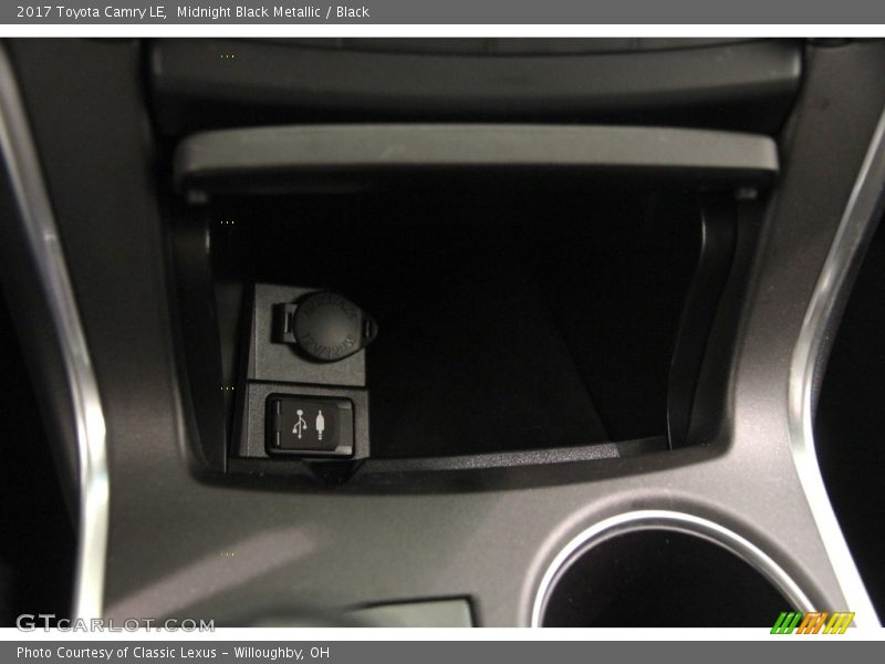 Midnight Black Metallic / Black 2017 Toyota Camry LE
