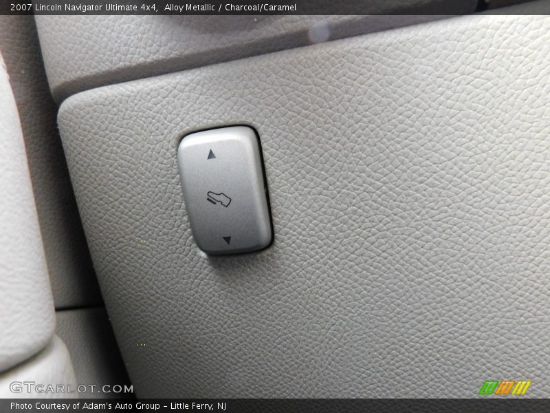 Alloy Metallic / Charcoal/Caramel 2007 Lincoln Navigator Ultimate 4x4