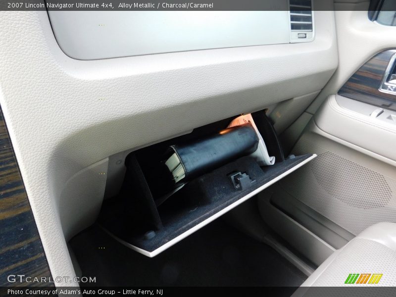 Alloy Metallic / Charcoal/Caramel 2007 Lincoln Navigator Ultimate 4x4