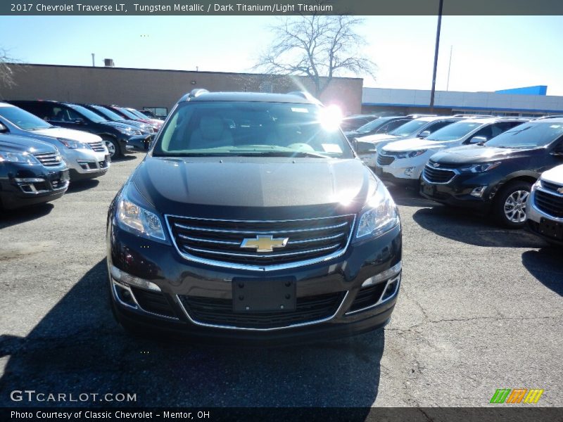 Tungsten Metallic / Dark Titanium/Light Titanium 2017 Chevrolet Traverse LT