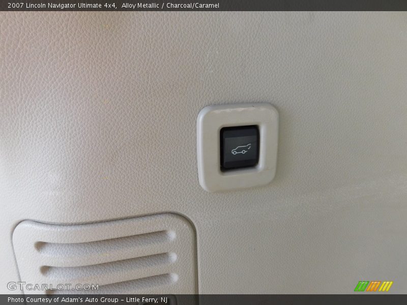 Alloy Metallic / Charcoal/Caramel 2007 Lincoln Navigator Ultimate 4x4