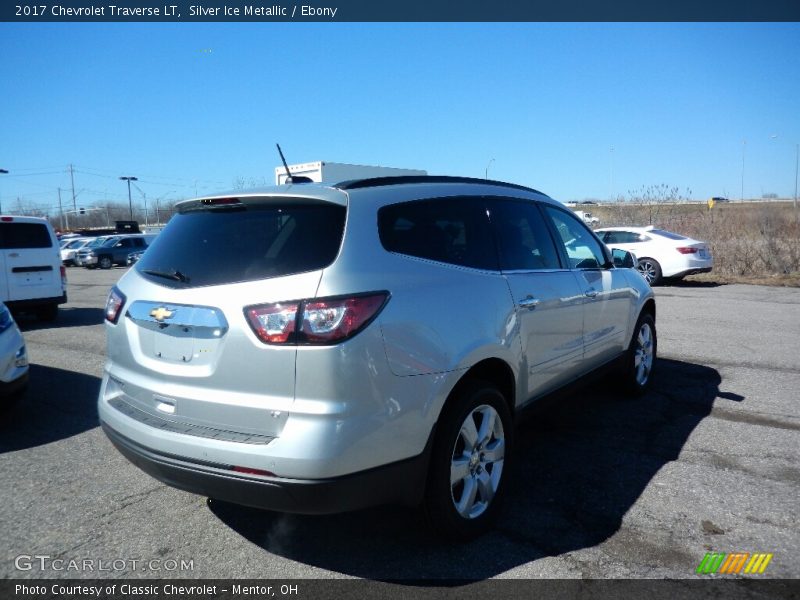 Silver Ice Metallic / Ebony 2017 Chevrolet Traverse LT