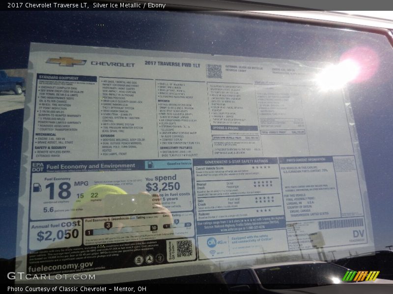 Silver Ice Metallic / Ebony 2017 Chevrolet Traverse LT