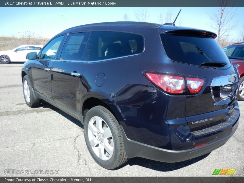 Blue Velvet Metallic / Ebony 2017 Chevrolet Traverse LT AWD