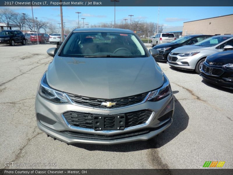 Pepperdust Metallic / Jet Black 2017 Chevrolet Cruze LT