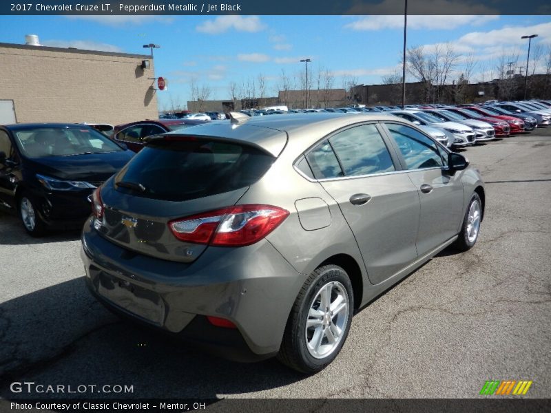 Pepperdust Metallic / Jet Black 2017 Chevrolet Cruze LT