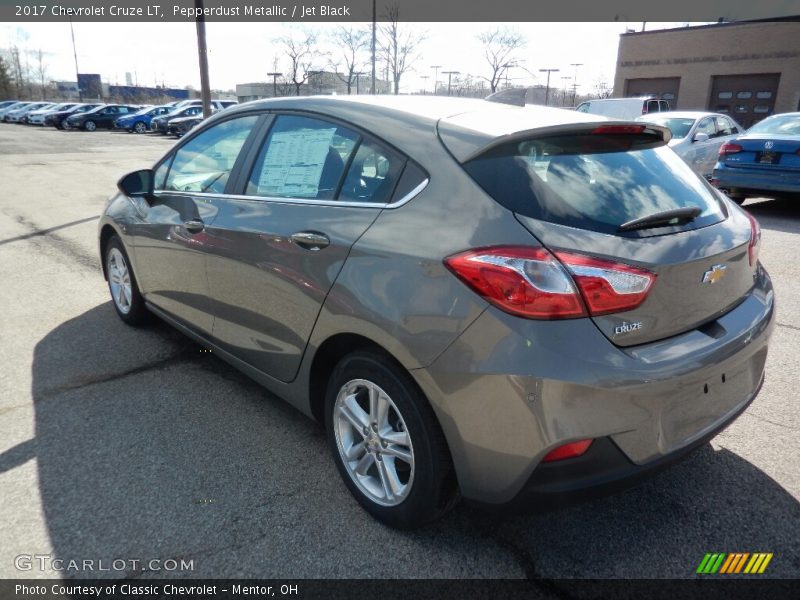 Pepperdust Metallic / Jet Black 2017 Chevrolet Cruze LT