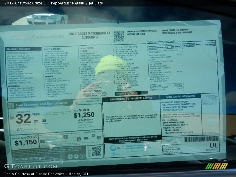 Pepperdust Metallic / Jet Black 2017 Chevrolet Cruze LT