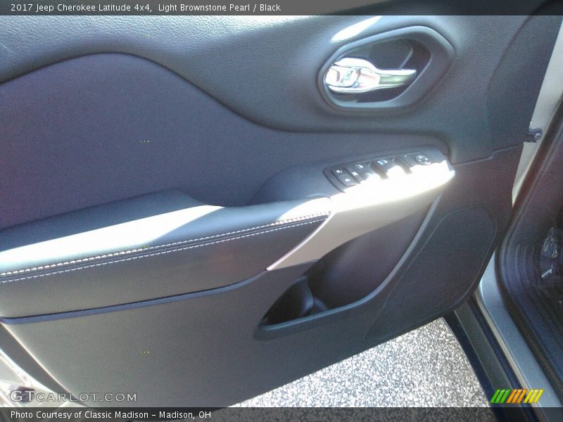 Light Brownstone Pearl / Black 2017 Jeep Cherokee Latitude 4x4