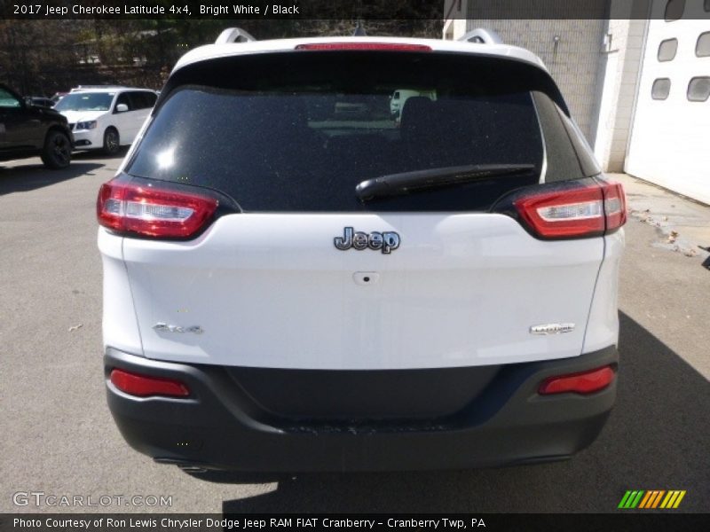 Bright White / Black 2017 Jeep Cherokee Latitude 4x4