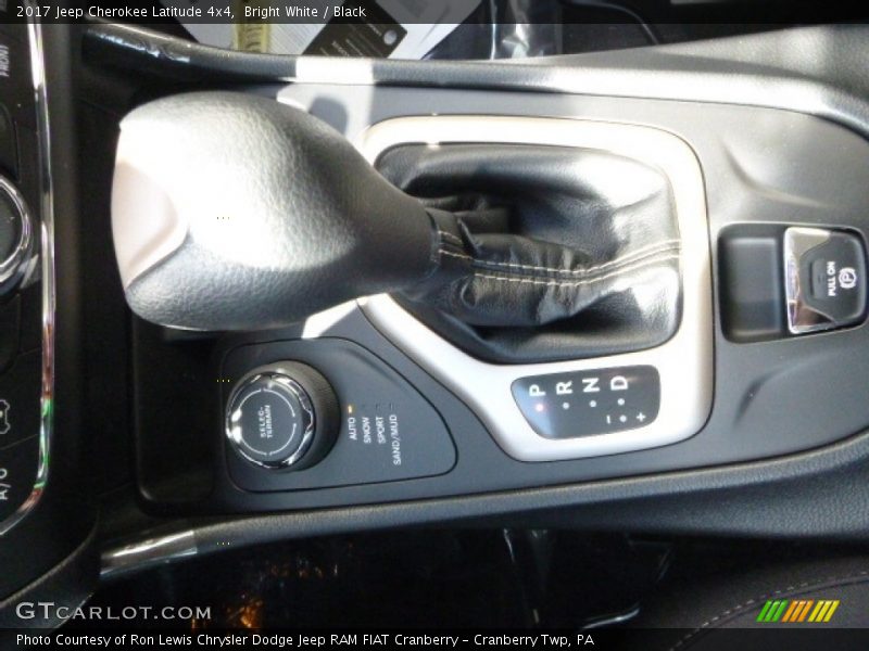 Bright White / Black 2017 Jeep Cherokee Latitude 4x4