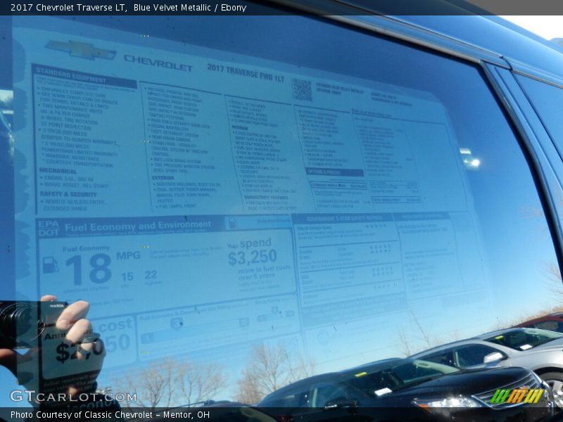 Blue Velvet Metallic / Ebony 2017 Chevrolet Traverse LT