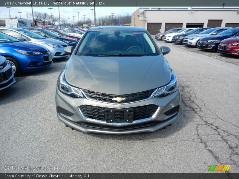 Pepperdust Metallic / Jet Black 2017 Chevrolet Cruze LT