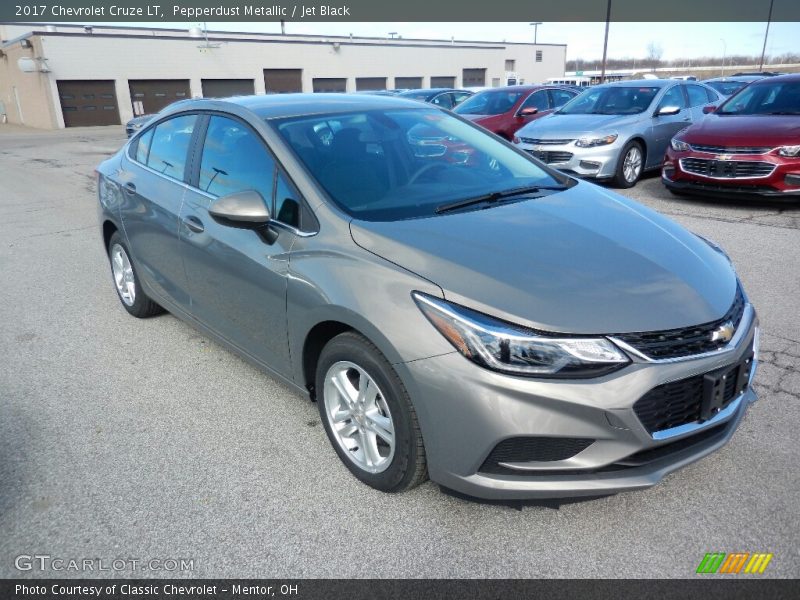 Pepperdust Metallic / Jet Black 2017 Chevrolet Cruze LT