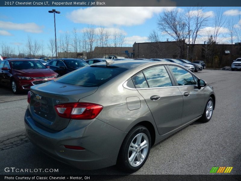 Pepperdust Metallic / Jet Black 2017 Chevrolet Cruze LT