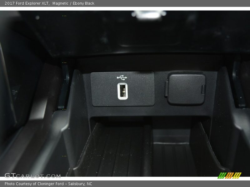 Magnetic / Ebony Black 2017 Ford Explorer XLT